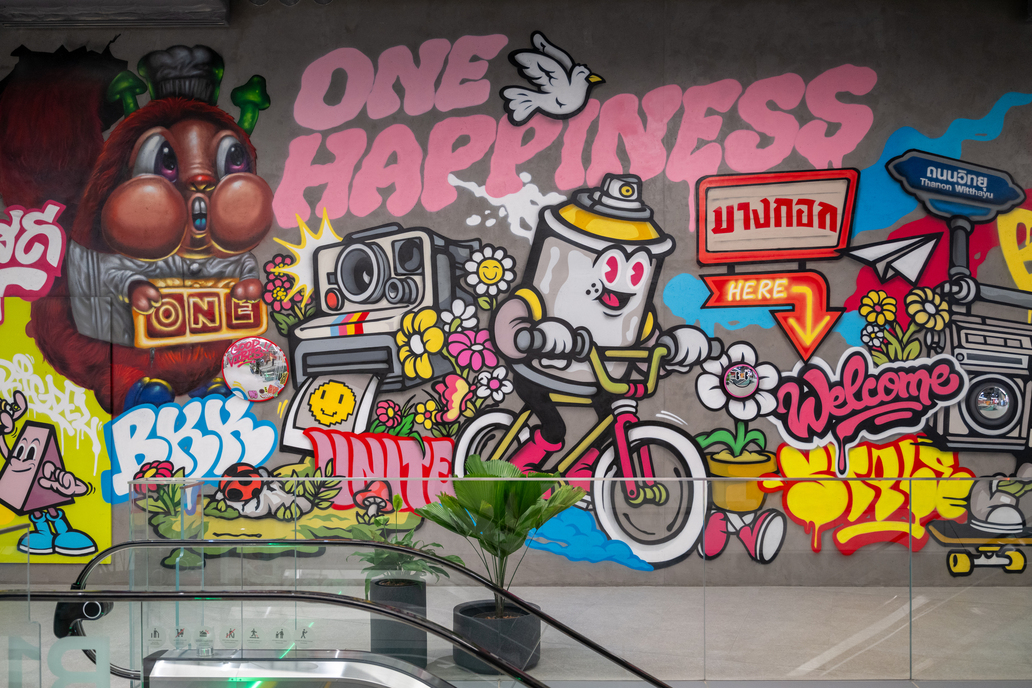 The Bangkok Beats mural, offering highly photogenic and romantic things to do in Bangkok