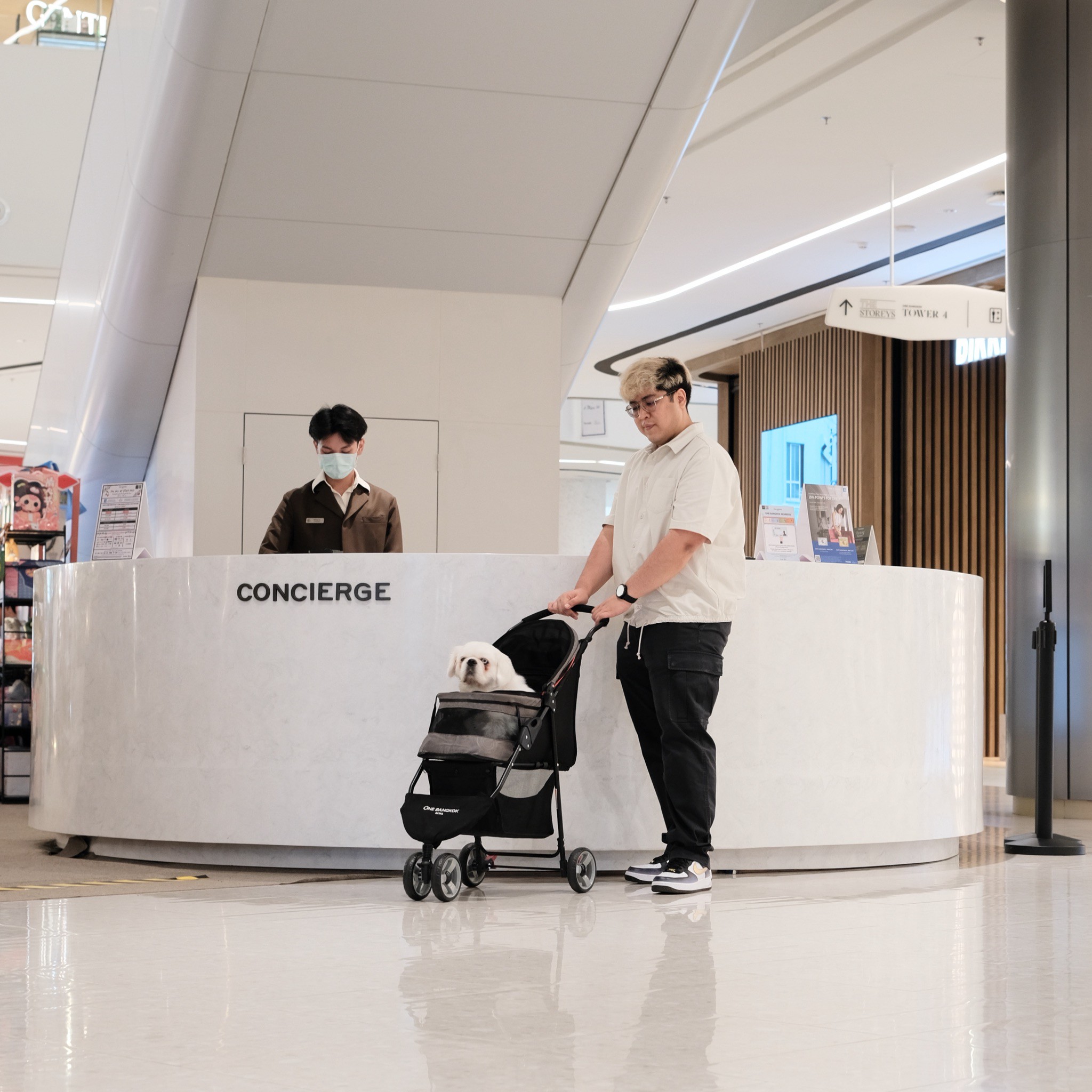 A pet-friendly restaurant that welcomes pets and offers amenities for pet owners.